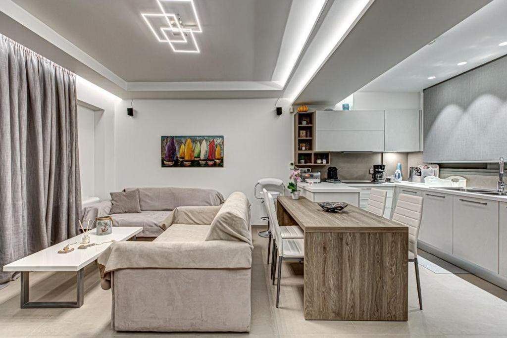 Deluxe & Modern Apartment In เอเธนส์ ภายนอก รูปภาพ