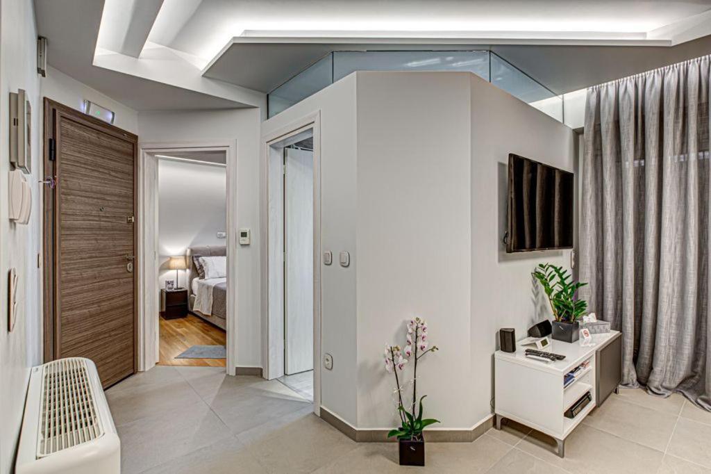 Deluxe & Modern Apartment In เอเธนส์ ภายนอก รูปภาพ
