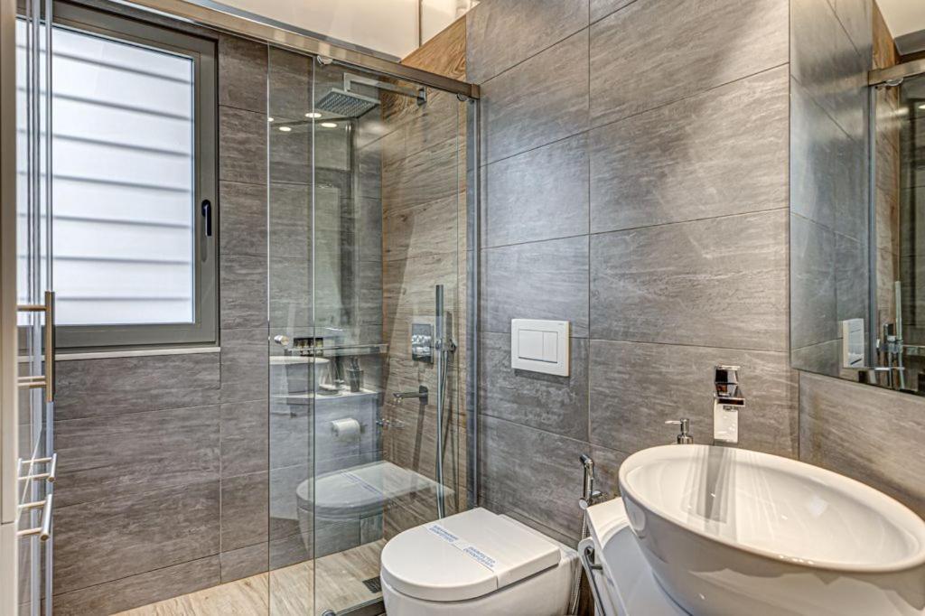 Deluxe & Modern Apartment In เอเธนส์ ภายนอก รูปภาพ